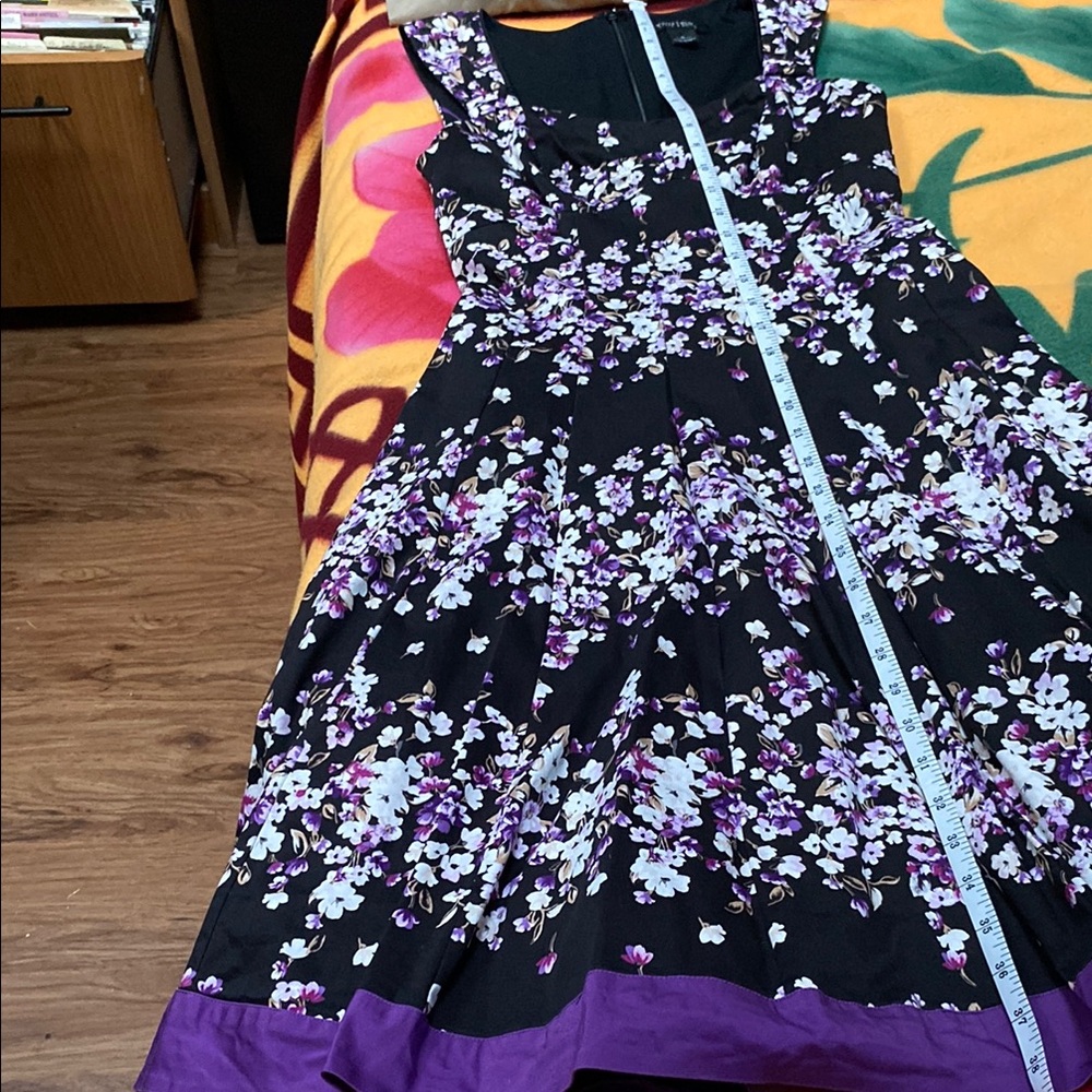White House Black Market Women’s/Junior’s Floral Dress With A Flair. Size 0
